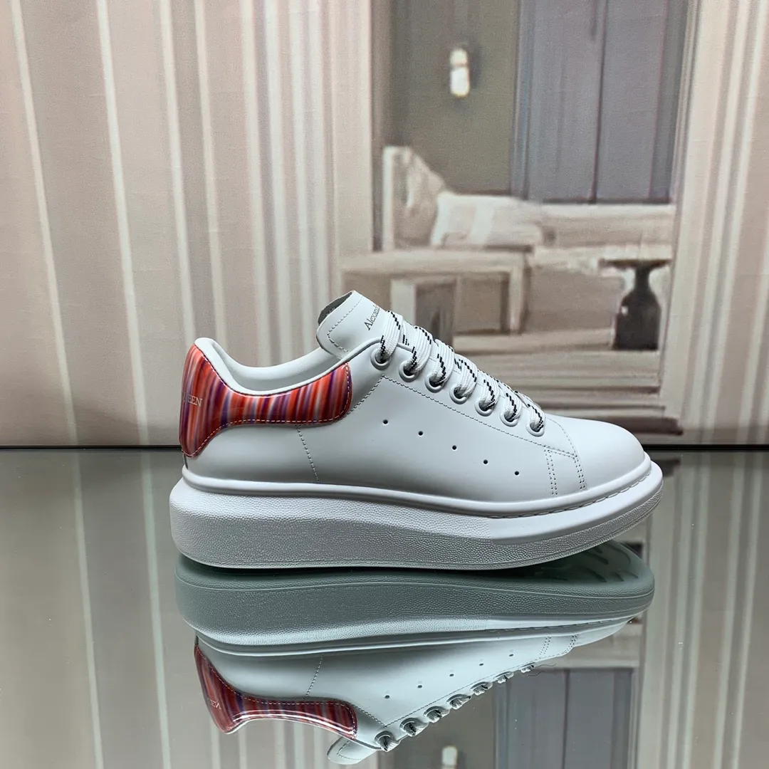 👟👟Ex-factory price 560👟👟 Professional McQueen factory. Top version. Couple style Alexander McQUEEN high version has been upgraded to the highest quality again✅ 💪McQueen Spring, Summer, Autumn and Winter top version Purchasing level✅ Recruiting national online and offline agents to join🤝 🏆Fabric: Original materials imported from Italy. Texture, water-resistant and non-discoloring 🏆Inner lining: ️A-grade Italian imported lining resistant to dirt, sweat-absorbent, breathable and comfortable 🏆Foot pads: top-grade imported Italian super-soft cowhide leather 🏆Outsole: PU+counter 1:1 🏆Shoe box: original white box. Plus white flip cover for double-layer protection. Cloth bag. Handbag. Certificate of 1:1 mold opening, 4-piece set. Delivered with a pair of shoelaces. 🖕🏿🖕🏿🖕🏿 You can choose any pair of shoelaces in any color of our factory 🏆Code number: women's 34-41. men's 38-46 🏆Special remarks (women's code 34.40.41, men's code 38.45.46 is customized, no returns or exchanges) Win-win cooperation 🤝